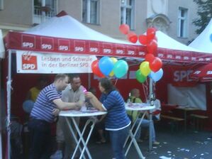 Die AG Lesben und Schwule in der SPD (Schwusos) bei Motzstraßenfest 2007